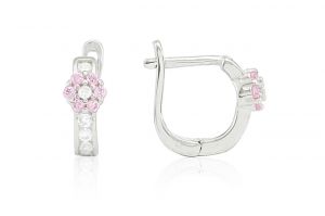 Ezüst baba fülbevaló franciakapcsos apró virág rózsaszín szirmokkal ródiumbevonatos - Arany baba fülbevalók